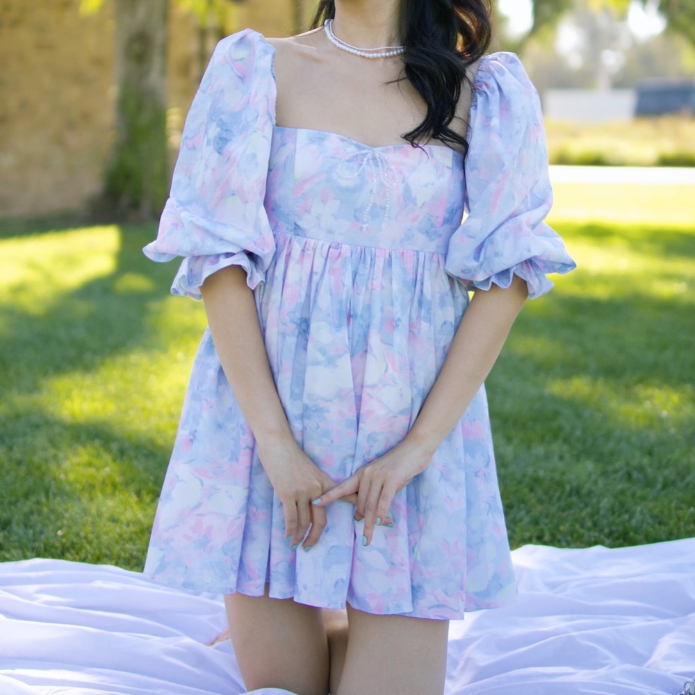 Pastel puff sleeves dress